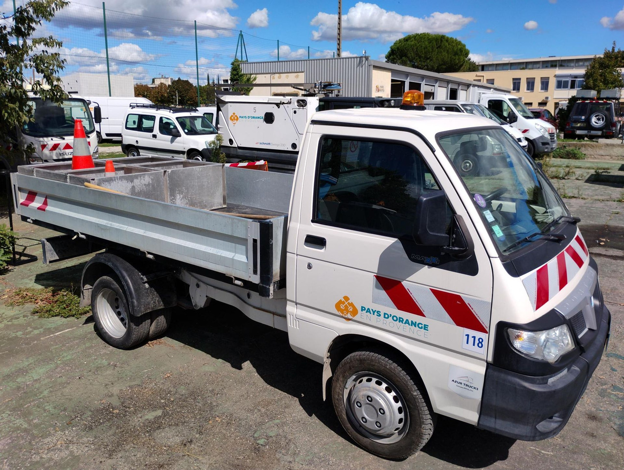 PIAGGIO PORTER 2 PLACES AVEC PLATEAU GENRE CTTE / DISPONIBL - Open body delivery van: picture 1 PIAGGIO PORTER 2 PLACES AVEC PLATEAU GENRE CTTE / DISPONIBL - Open body delivery van: picture 1