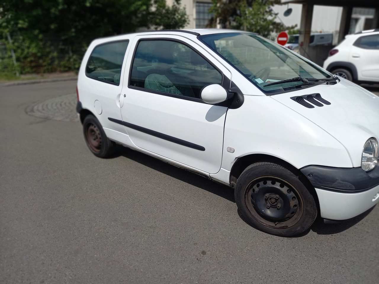 RENAULT TWINGO - Berline essence - 3 portes - 4places - Vitr - Car: picture 2 RENAULT TWINGO - Berline essence - 3 portes - 4places - Vitr - Car: picture 2