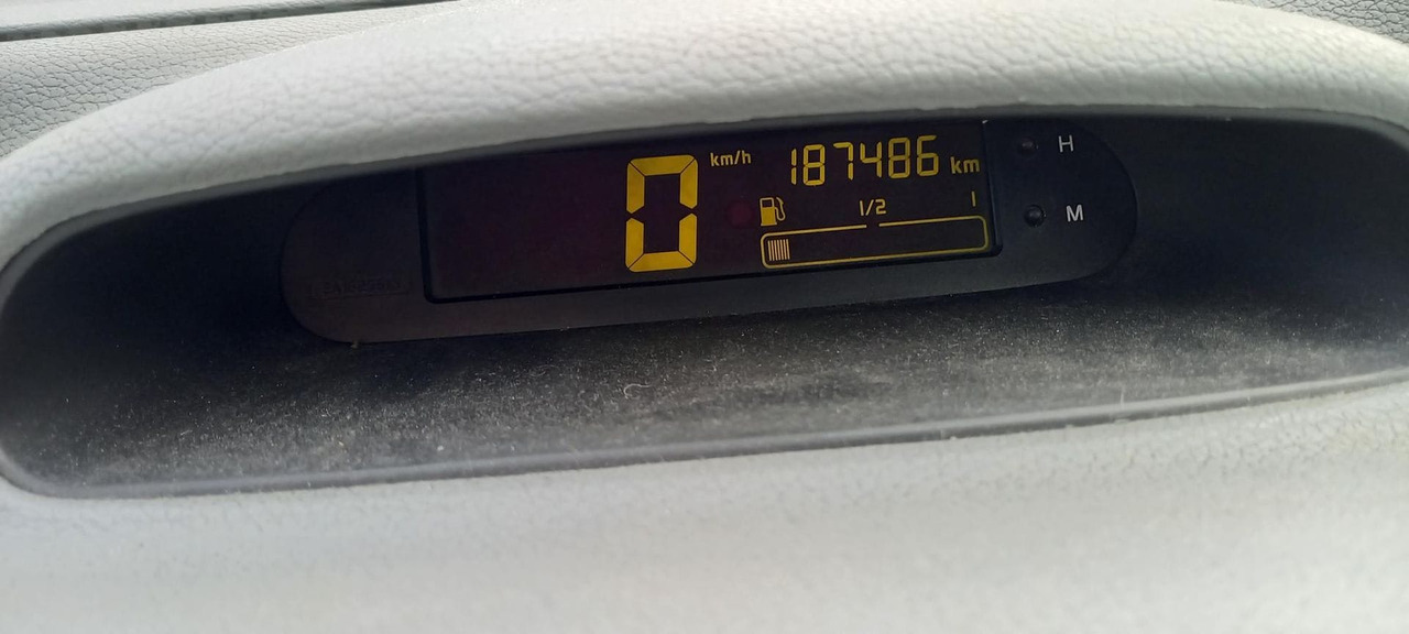 TWINGO PETROL (267) - Car: picture 4 TWINGO PETROL (267) - Car: picture 4