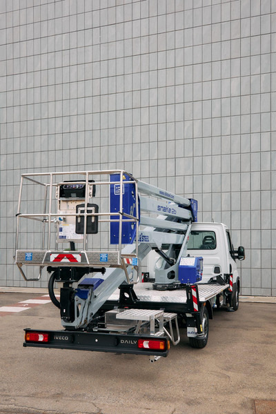 Oil & Steel Snake 26 Sobre IVECO 35S14 Distancia entre ejes 4100 mm - Truck mounted aerial platform: picture 2 Oil & Steel Snake 26 Sobre IVECO 35S14 Distancia entre ejes 4100 mm - Truck mounted aerial platform: picture 2