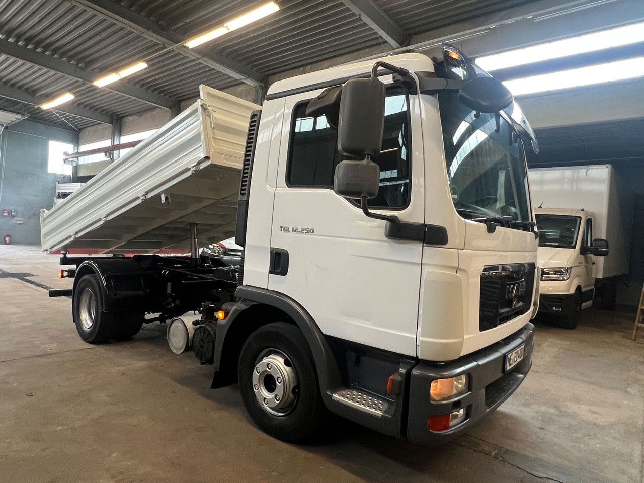 MAN TGL 12.220 Dreiseitenkipper Vermietung möglich - Tipper: picture 1 MAN TGL 12.220 Dreiseitenkipper Vermietung möglich - Tipper: picture 1