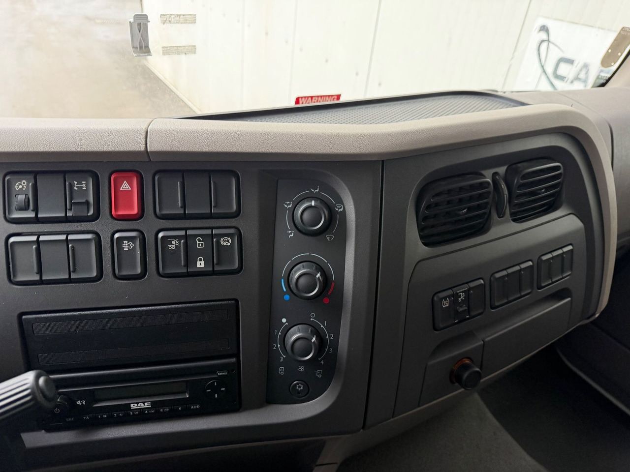 Curtainsider truck DAF LF 260 2T LBW TÜV neu: picture 10