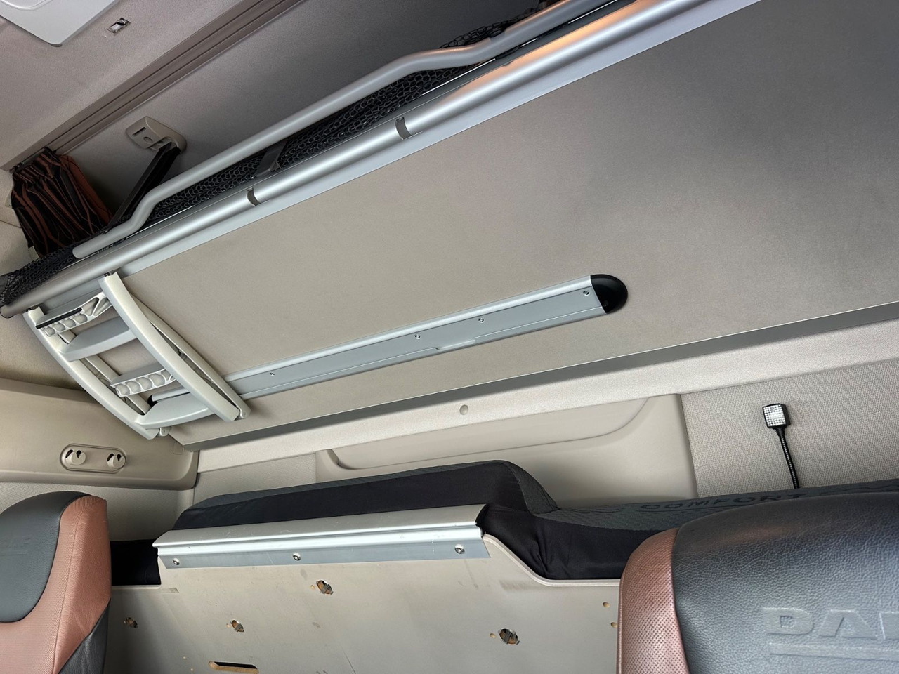 Tractor unit DAF XF 530 SSC Standklima Leder ALU Vollluft: picture 8 Tractor unit DAF XF 530 SSC Standklima Leder ALU Vollluft: picture 8