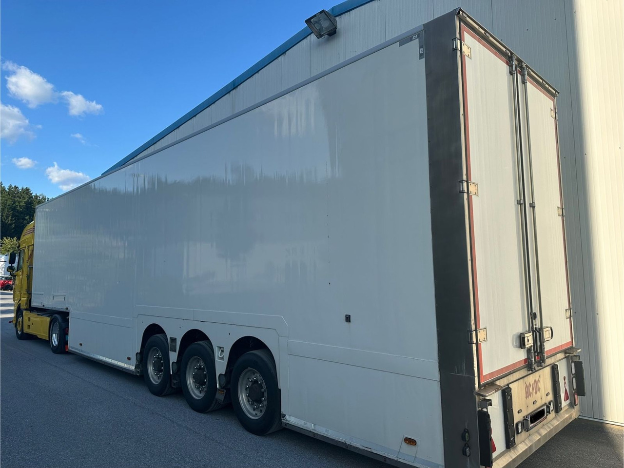 Van Eck Dubbeldeck T3Z Carrier - Closed box semi-trailer: picture 5 Van Eck Dubbeldeck T3Z Carrier - Closed box semi-trailer: picture 5