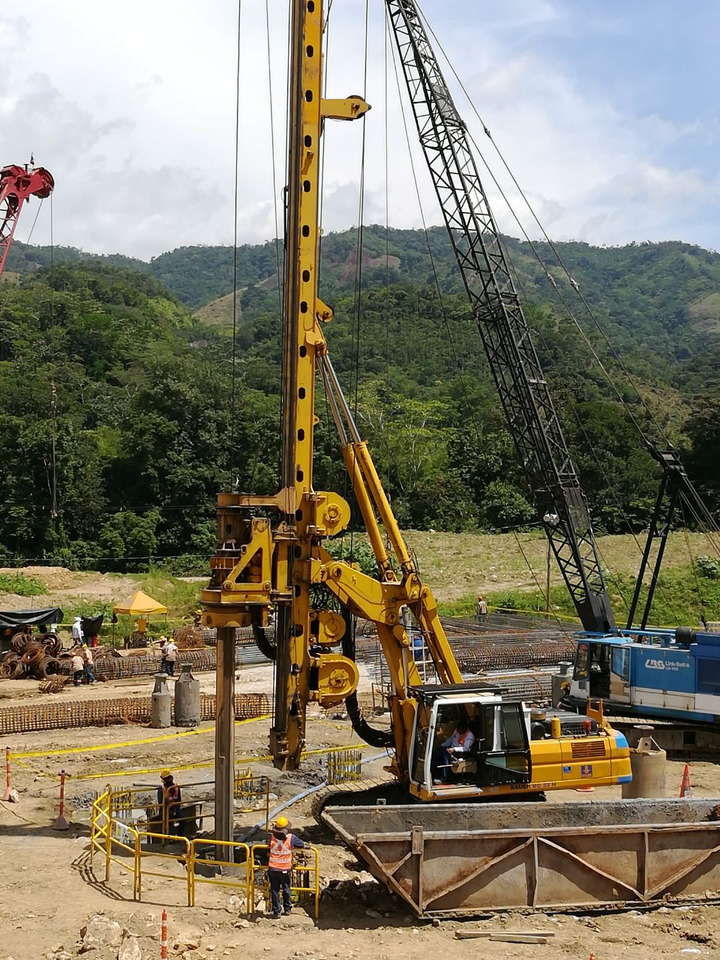 BAUER BG 22H - Drilling rig: picture 1 BAUER BG 22H - Drilling rig: picture 1