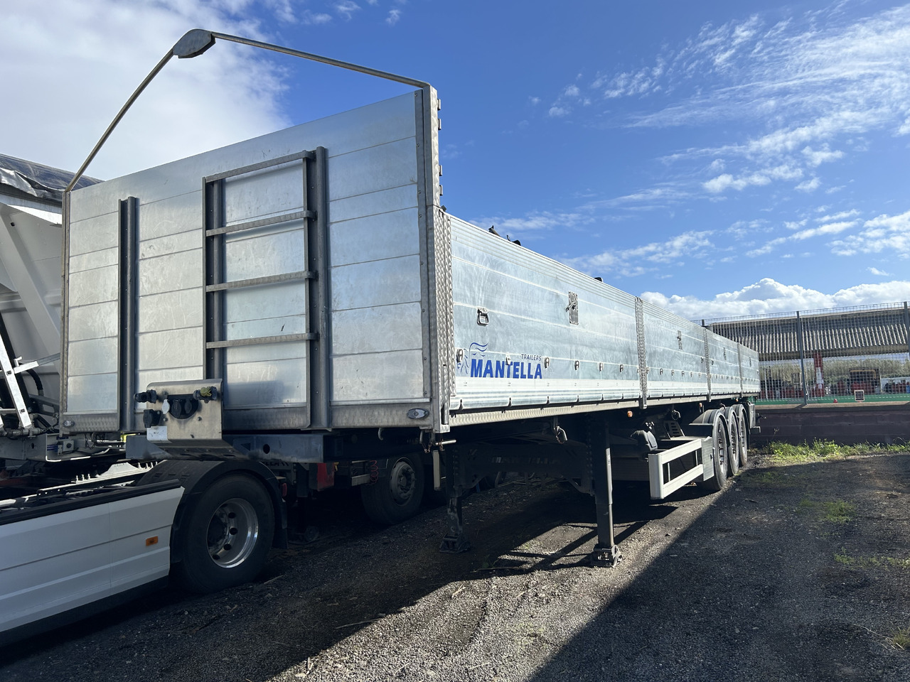 Mantella Trailers Srl SR Ribalt Bilaterale in acciaio sponde in alluminio - Tipper semi-trailer: picture 1 Mantella Trailers Srl SR Ribalt Bilaterale in acciaio sponde in alluminio - Tipper semi-trailer: picture 1