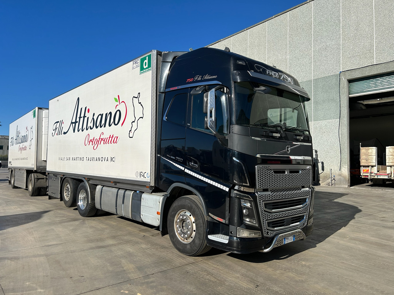 VOLVO FH 750 - Refrigerator truck: picture 1 VOLVO FH 750 - Refrigerator truck: picture 1