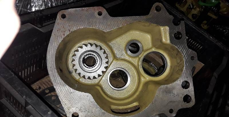 OBUDOWA SKRZYNI BIEGÓW JOHN DEERE L39841 - Spare parts: picture 2 OBUDOWA SKRZYNI BIEGÓW JOHN DEERE L39841 - Spare parts: picture 2