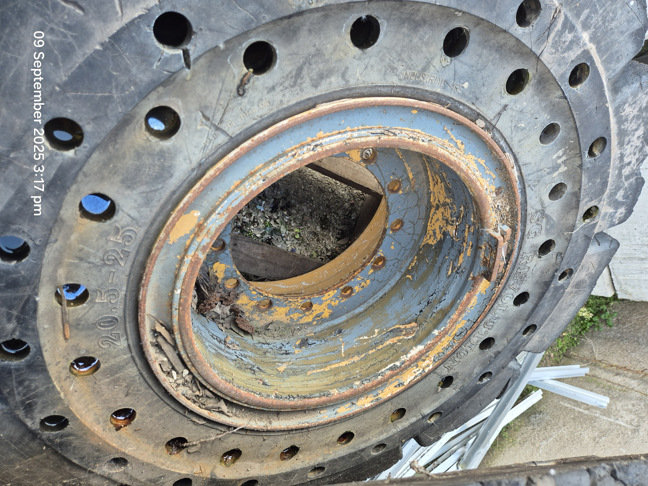 JCB 426, 435, 436 - Wheel and tire package for Wheel loader: picture 2 JCB 426, 435, 436 - Wheel and tire package for Wheel loader: picture 2