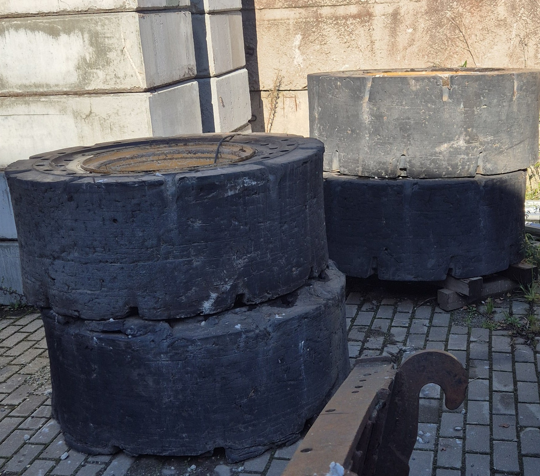 JCB 426, 435, 436 - Wheel and tire package for Wheel loader: picture 4 JCB 426, 435, 436 - Wheel and tire package for Wheel loader: picture 4