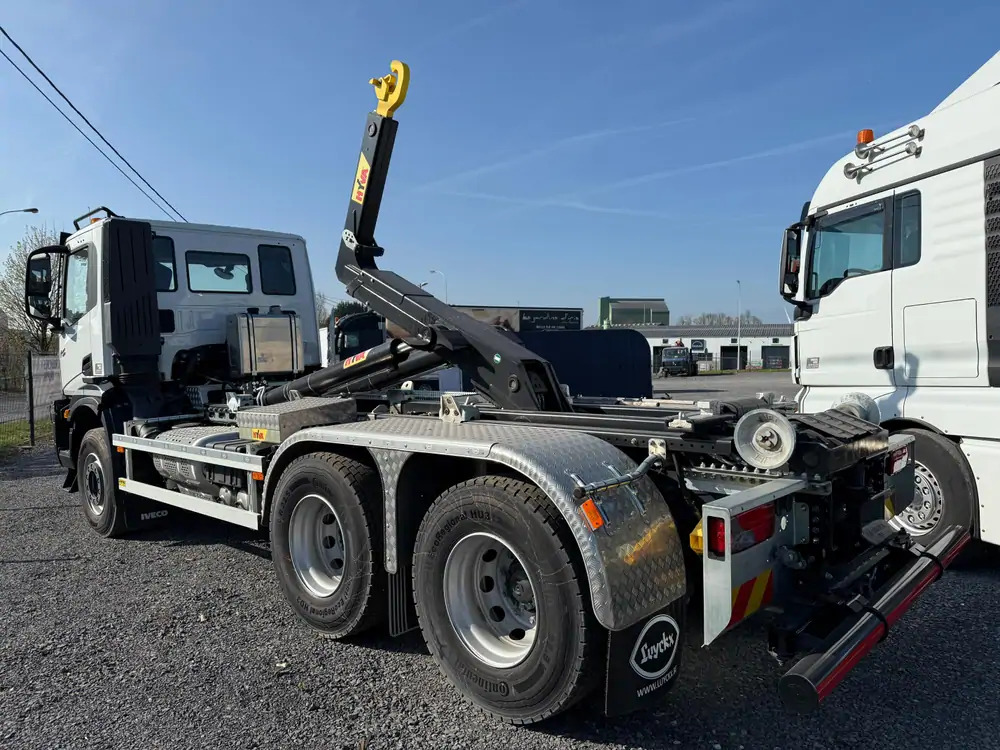 Iveco AD300T48 HYVALIFT 20 TONS*pare-choc hydraulique - Hook lift truck: picture 3 Iveco AD300T48 HYVALIFT 20 TONS*pare-choc hydraulique - Hook lift truck: picture 3