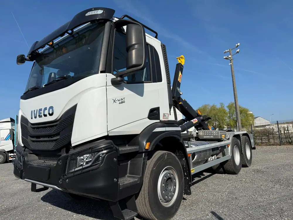 Iveco AD300T48 HYVALIFT 20 TONS*pare-choc hydraulique - Hook lift truck: picture 1 Iveco AD300T48 HYVALIFT 20 TONS*pare-choc hydraulique - Hook lift truck: picture 1