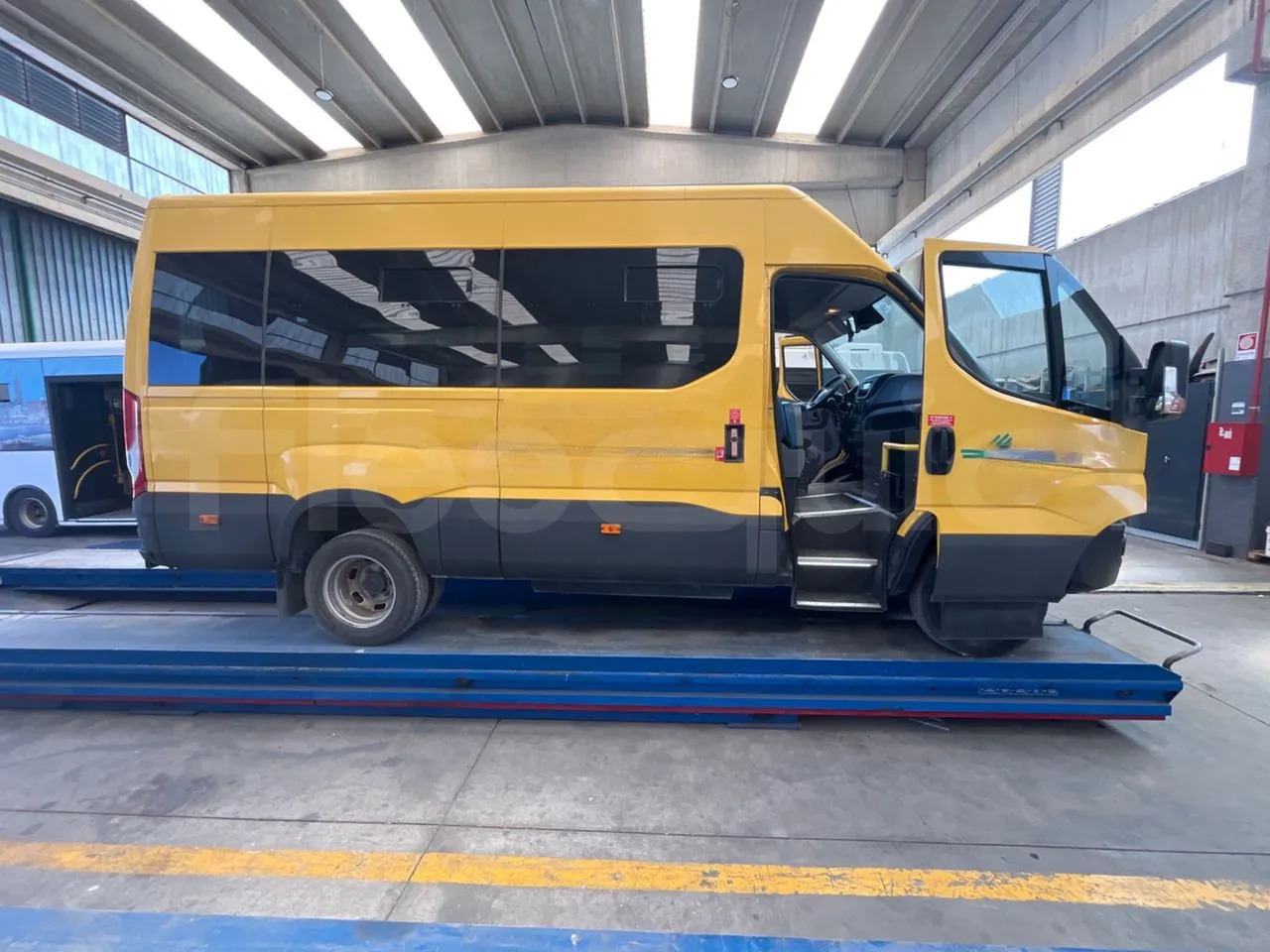 School bus Iveco Daily: picture 12