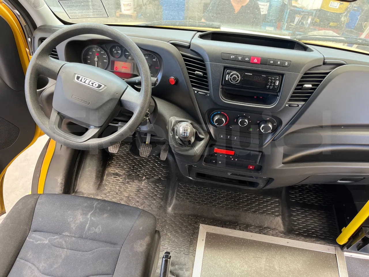 School bus Iveco Daily: picture 18