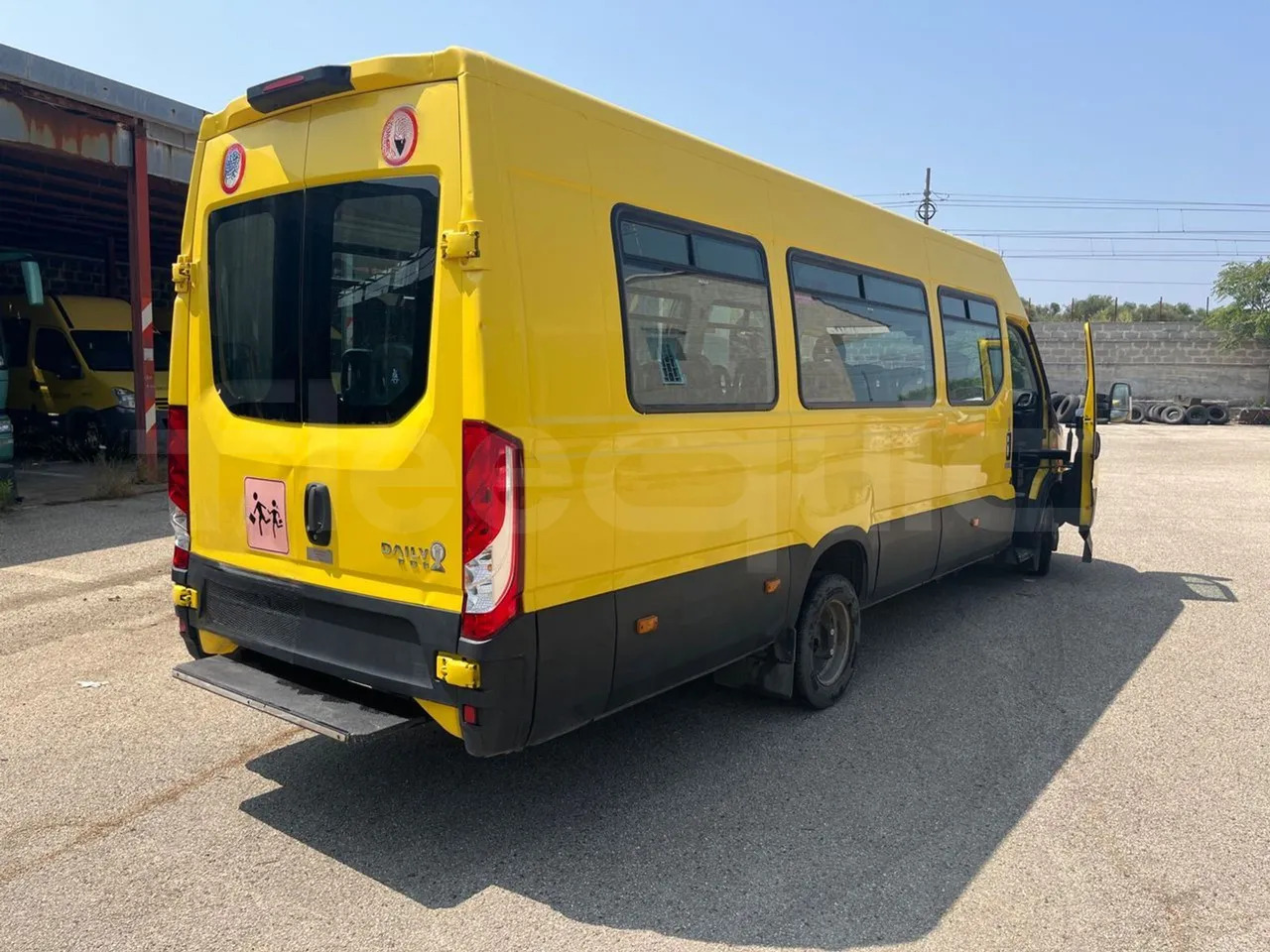 School bus Iveco Daily: picture 8