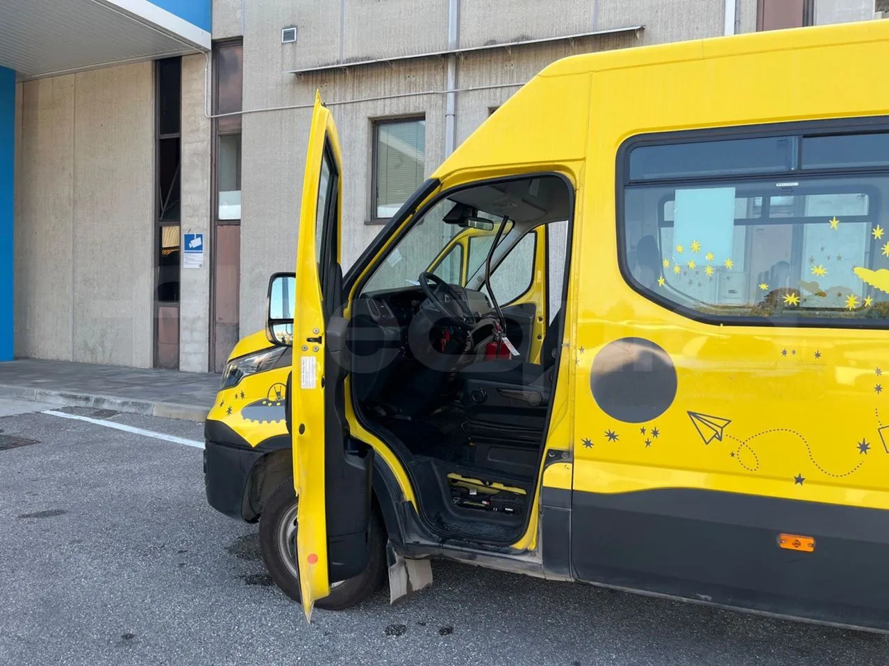 School bus Iveco Daily: picture 14 School bus Iveco Daily: picture 14