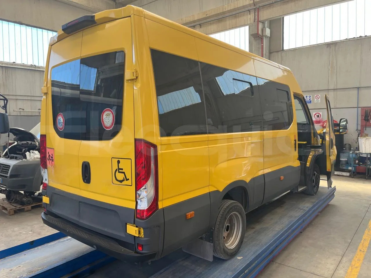School bus Iveco Daily: picture 8
