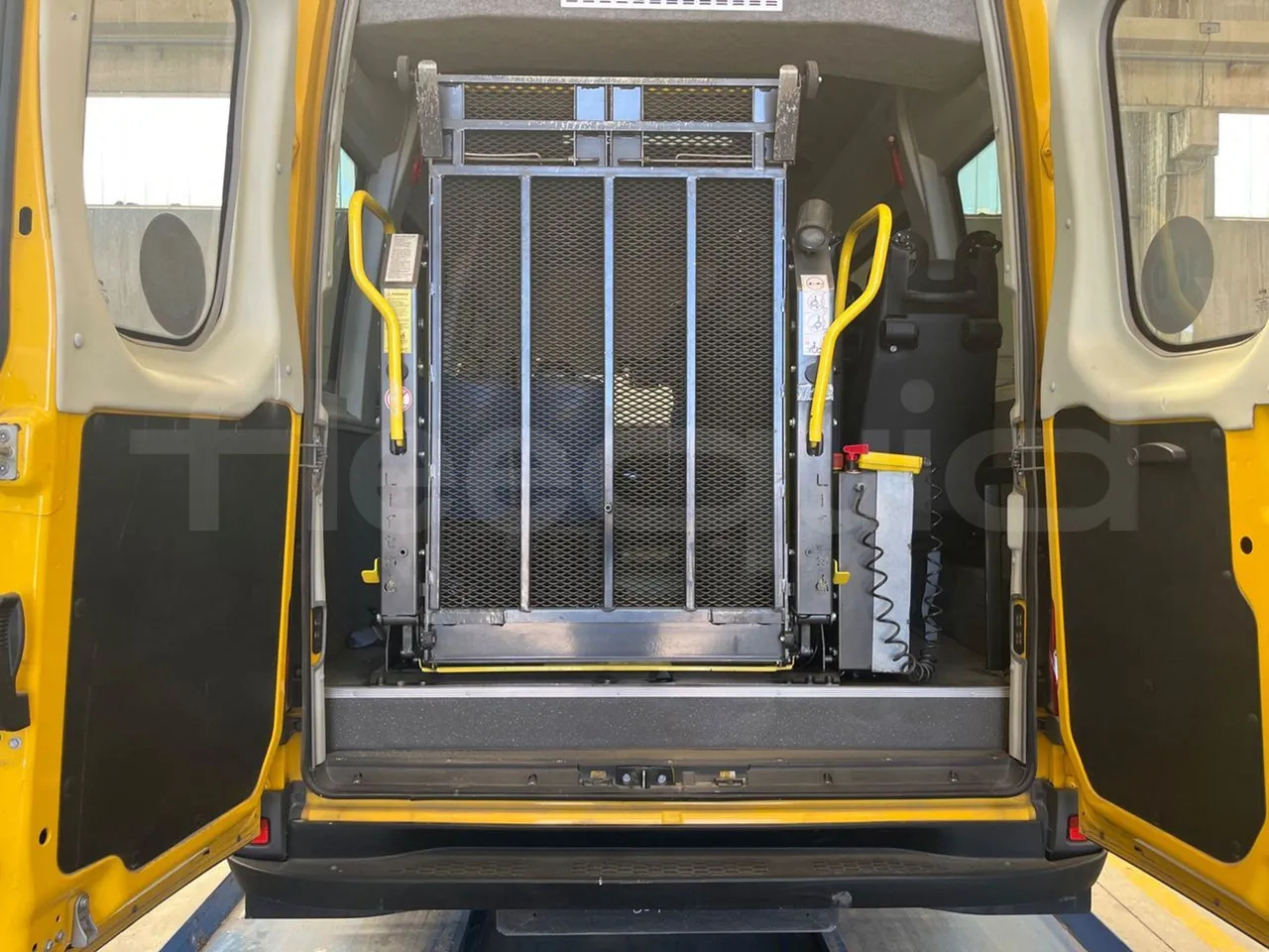 School bus Iveco Daily: picture 14