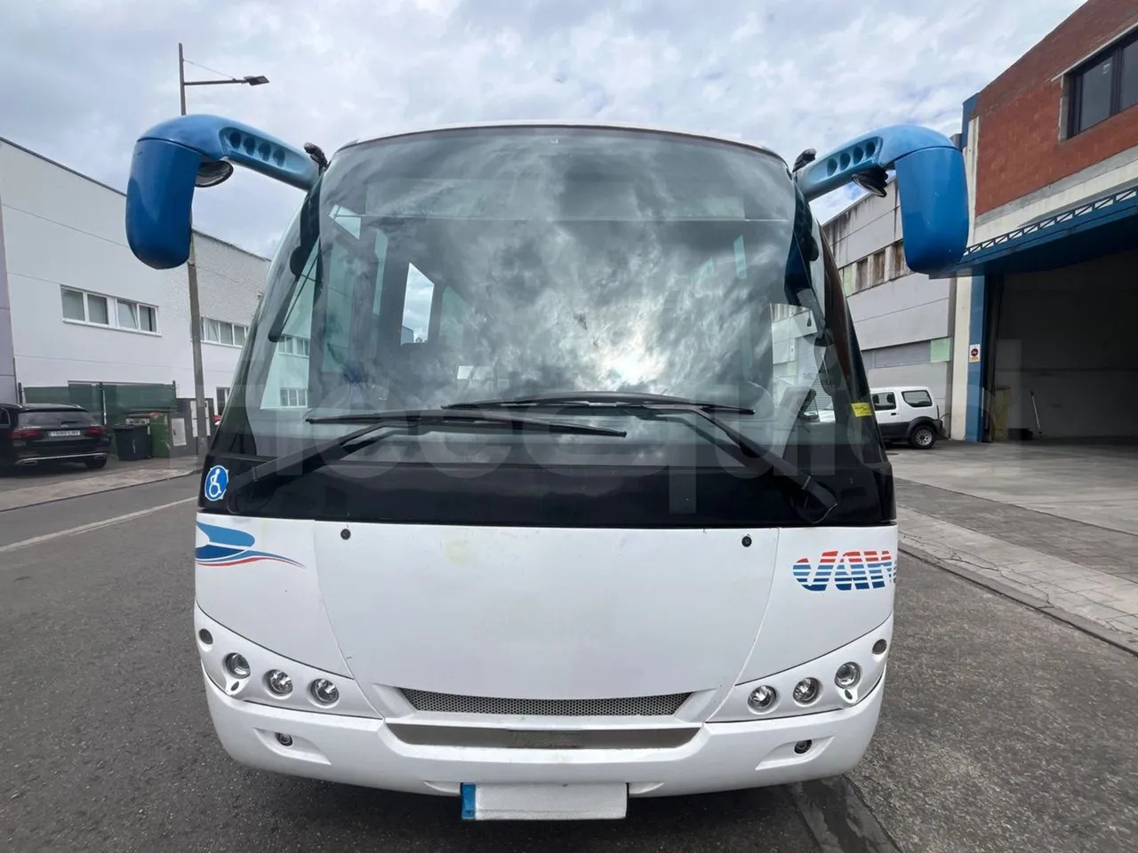 Man Dexon - Coach: picture 2 Man Dexon - Coach: picture 2