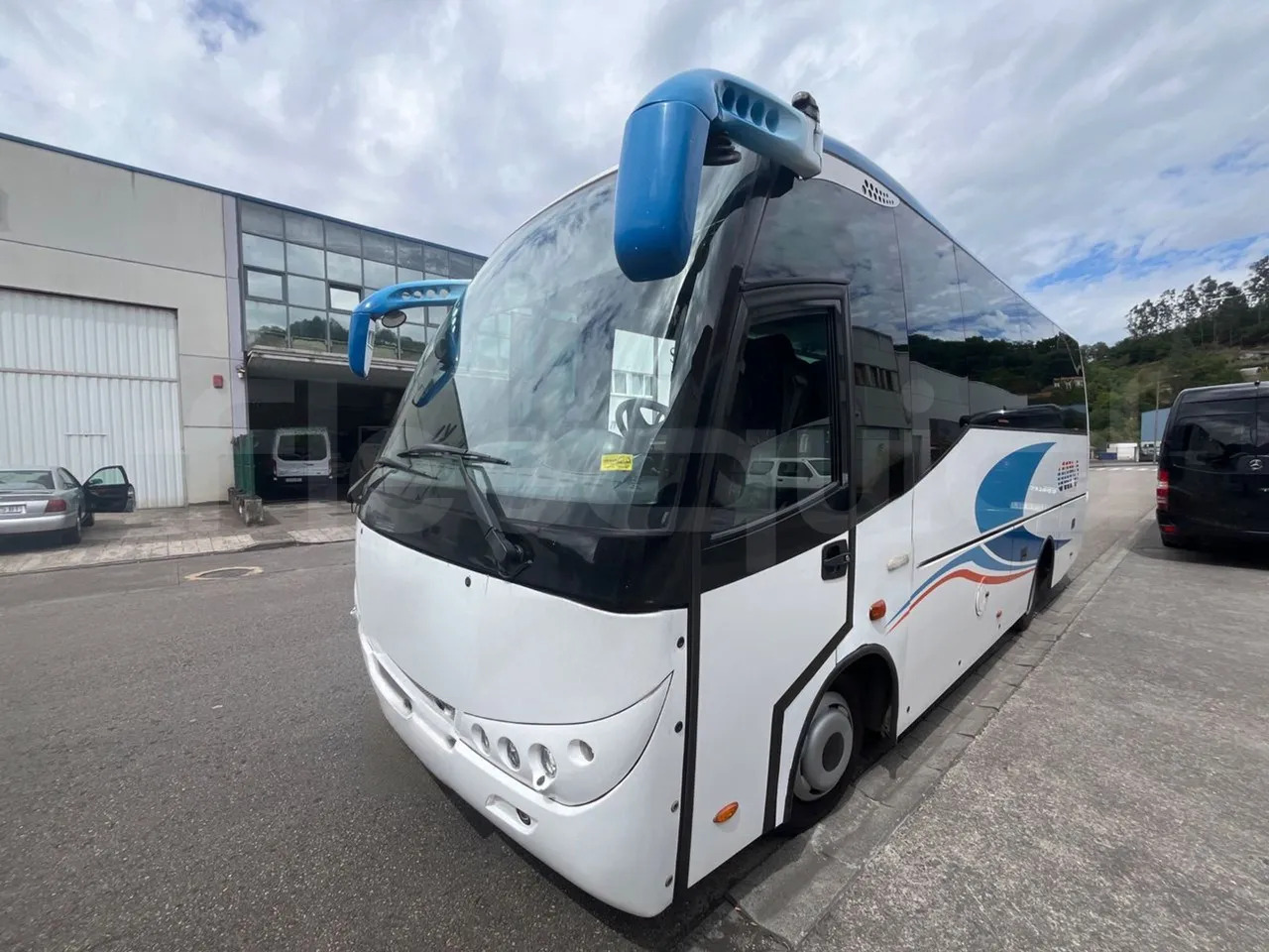 Man Dexon - Coach: picture 4 Man Dexon - Coach: picture 4