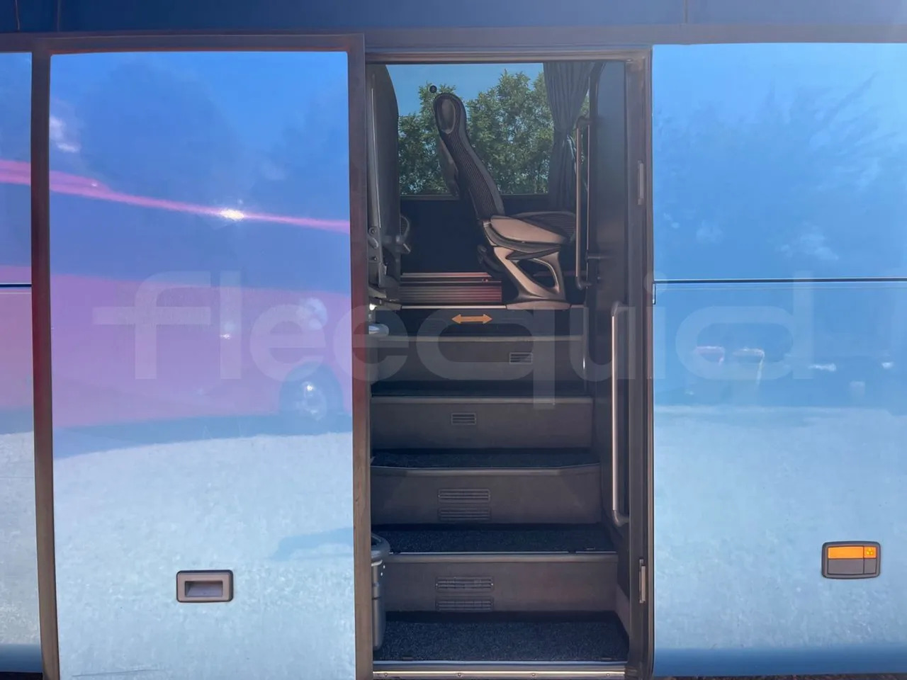 Coach Mercedes-Benz Tourismo: picture 17 Coach Mercedes-Benz Tourismo: picture 17