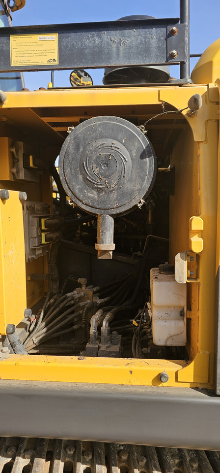 Crawler excavator VOLVO EC220DL: picture 10