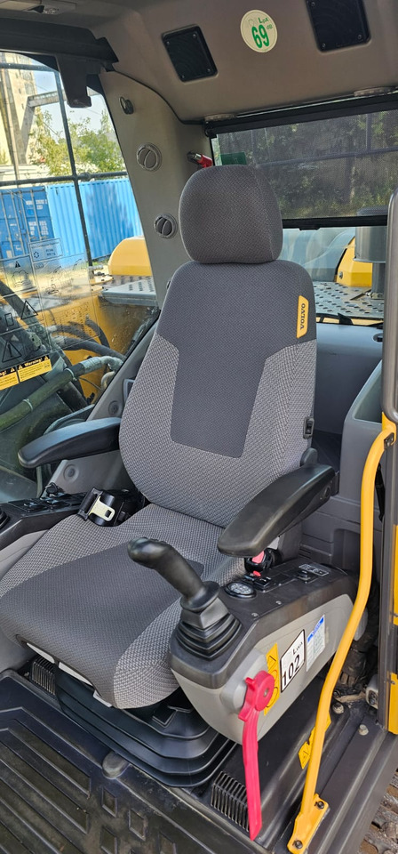 Crawler excavator VOLVO EC220DL: picture 16