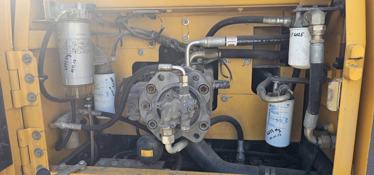 Crawler excavator VOLVO EC220DL: picture 8