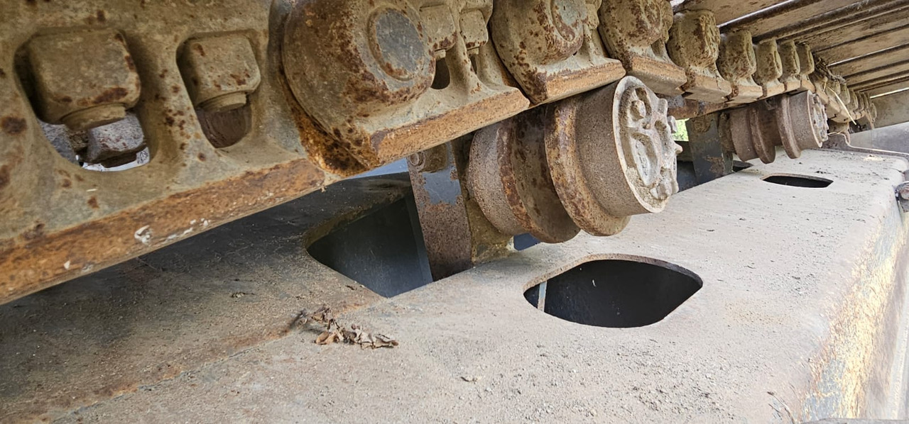 Crawler excavator VOLVO EC220DL: picture 19