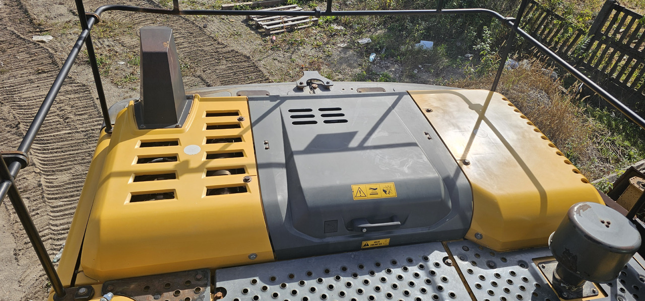 Crawler excavator VOLVO EC220DL: picture 14