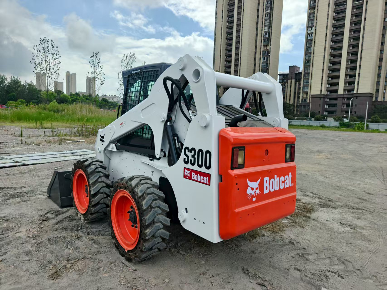 BOBCAT skid steer loader S300 Mining/Agriculture/Urban Construction - Skid steer loader: picture 2 BOBCAT skid steer loader S300 Mining/Agriculture/Urban Construction - Skid steer loader: picture 2