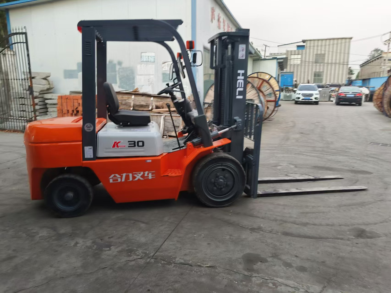 HELI k30 used 3 ton diesel forklift Customizable mast clamps low price - Diesel forklift: picture 1 HELI k30 used 3 ton diesel forklift Customizable mast clamps low price - Diesel forklift: picture 1