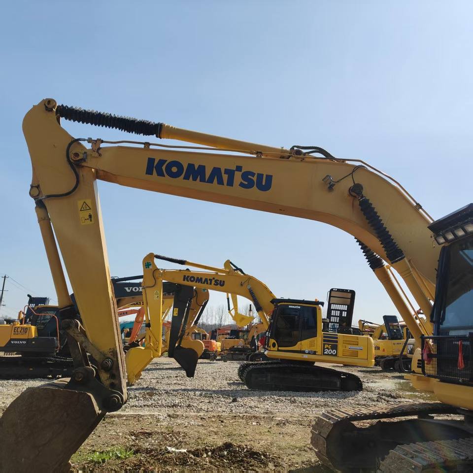 KOMATSU pc200 hot sale - Crawler excavator: picture 3 KOMATSU pc200 hot sale - Crawler excavator: picture 3