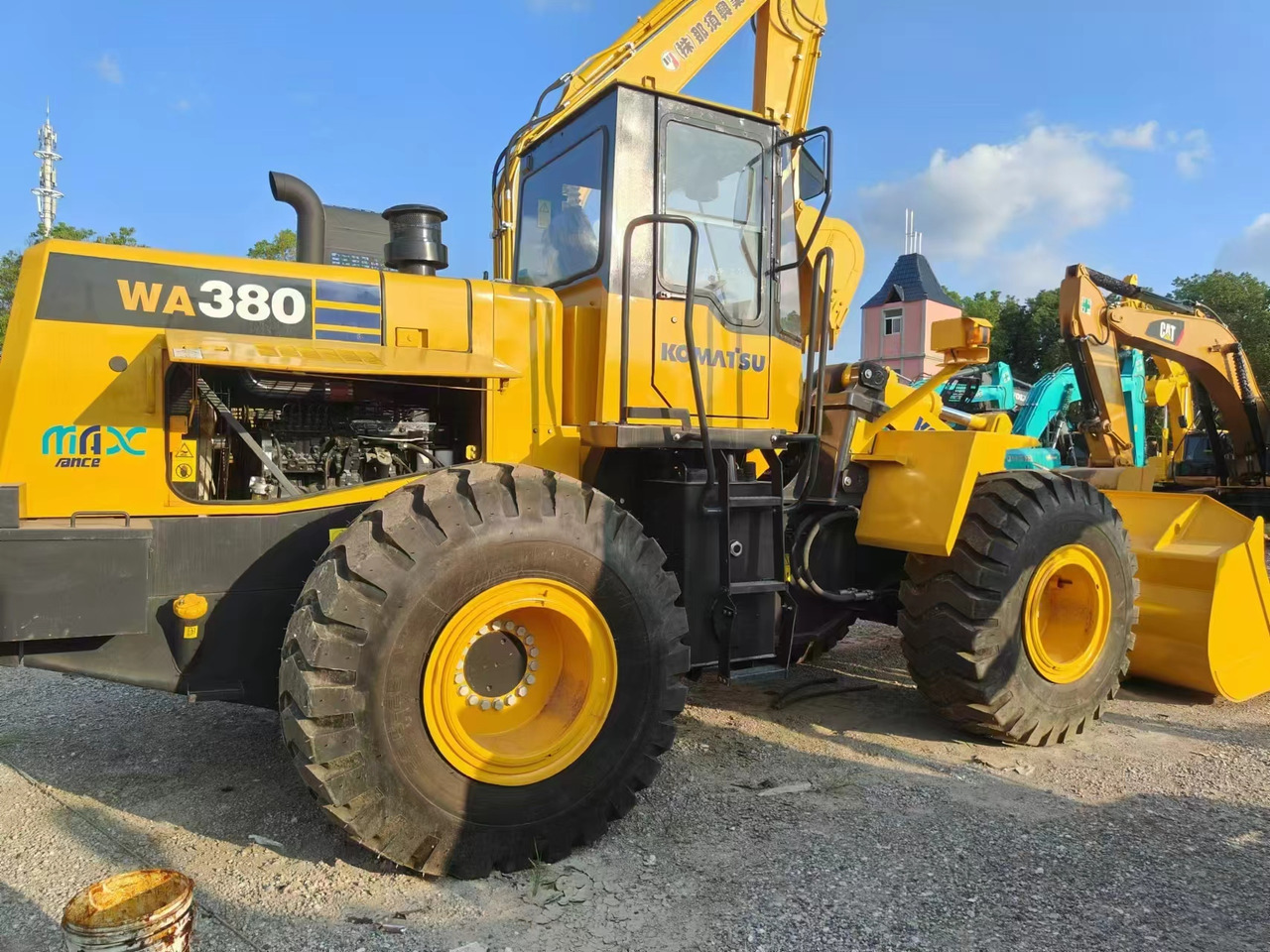 KOMATSU wa380 Low hours direct supply from the source lower prices - Wheel loader: picture 1 KOMATSU wa380 Low hours direct supply from the source lower prices - Wheel loader: picture 1