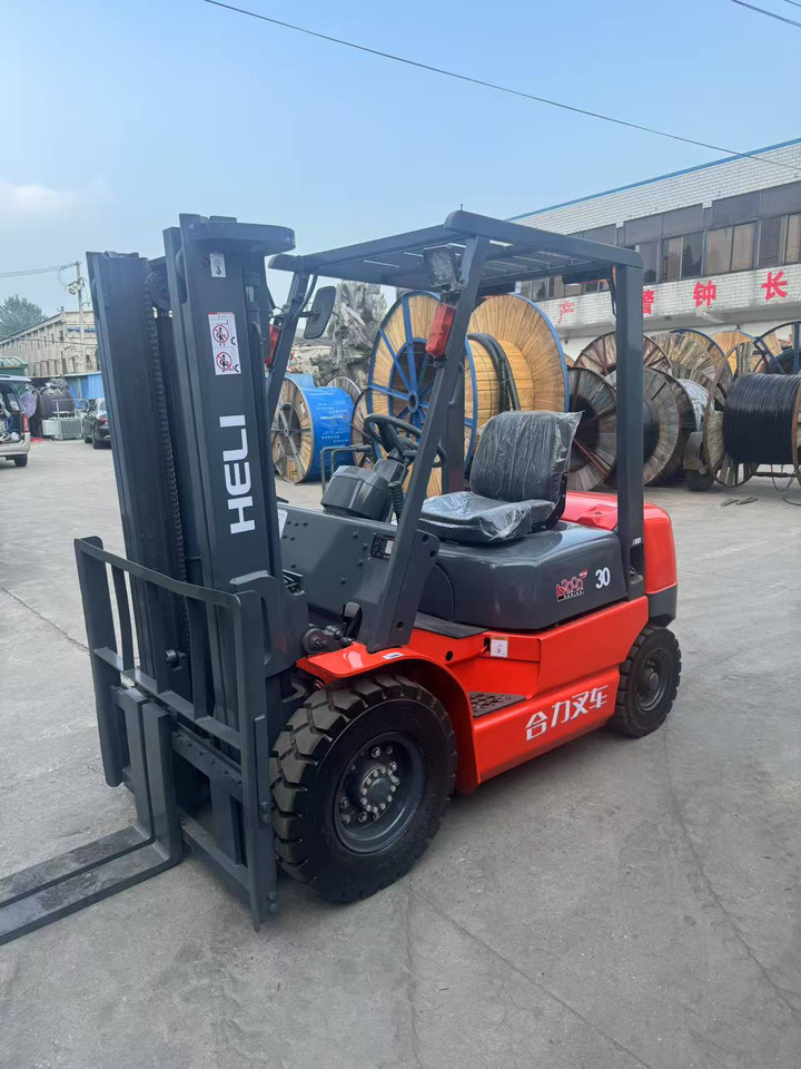 Heli stock new 2024 model 3T diesel forklift Customizable Mast & Clamp - Diesel forklift: picture 1 Heli stock new 2024 model 3T diesel forklift Customizable Mast & Clamp - Diesel forklift: picture 1