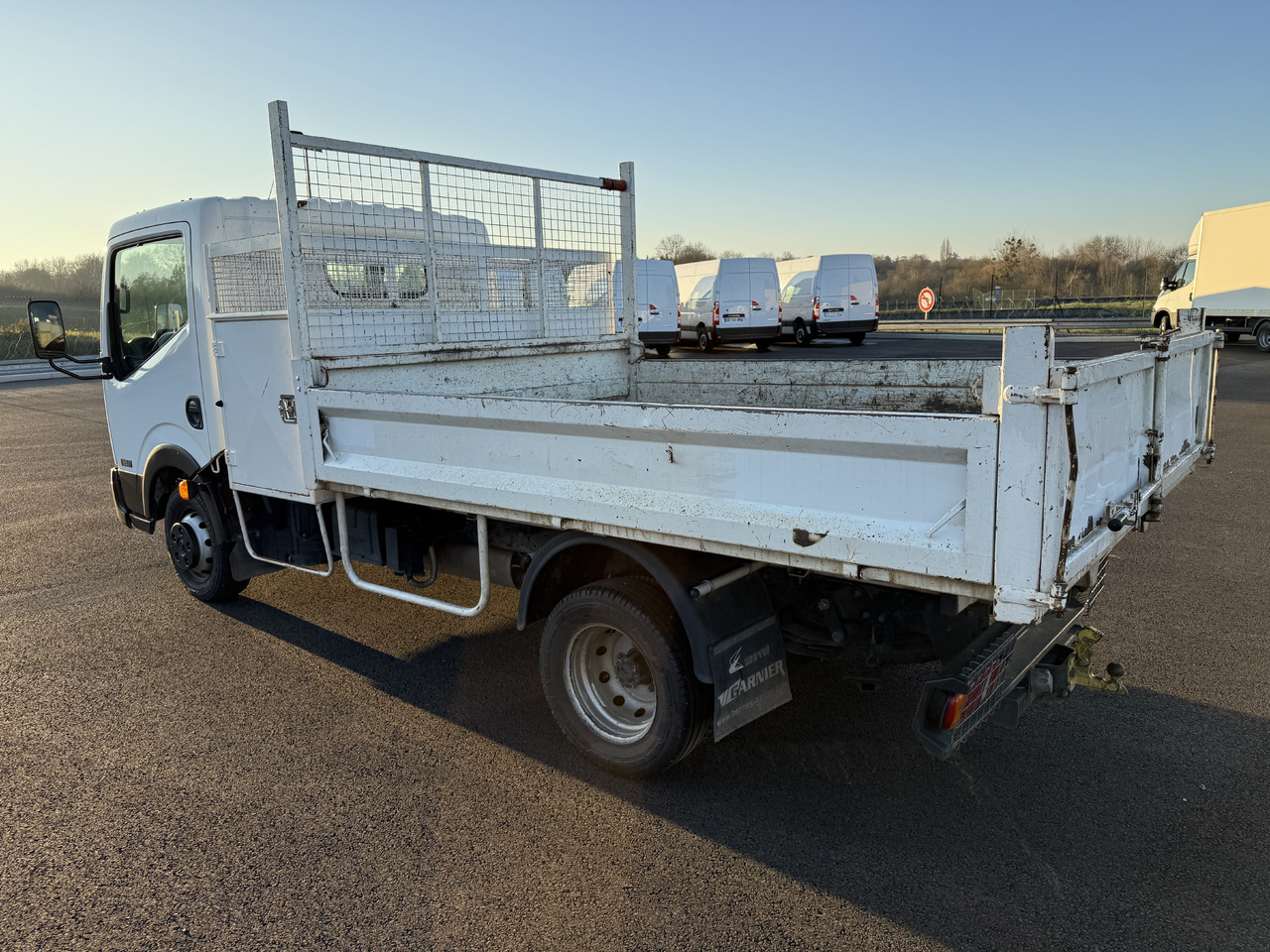 Tipper van NISSAN CABSTAR 35.11: picture 13