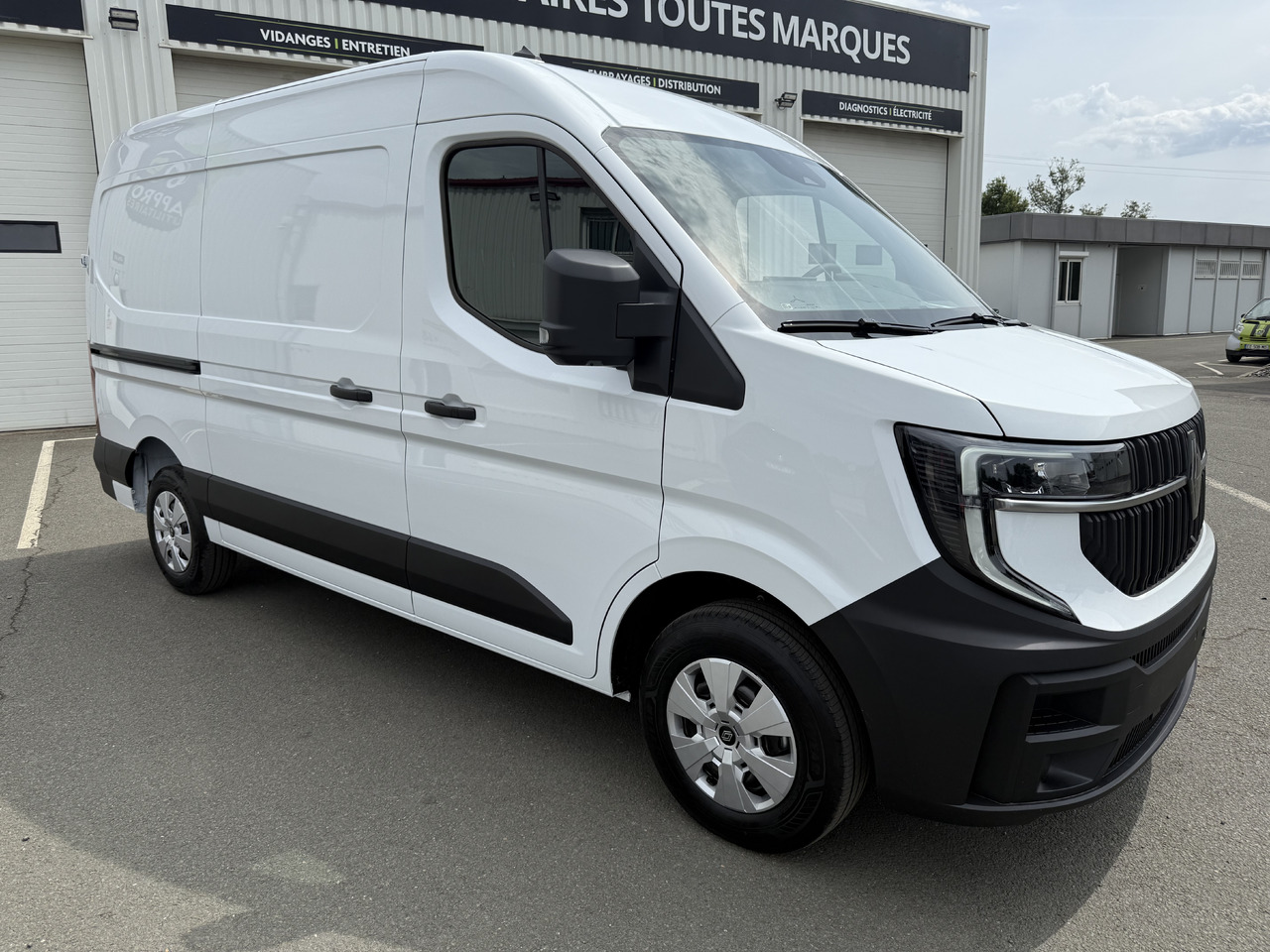 RENAULT MASTER 3T5 L2H2 EXTRA 2.0DCI150 - Panel van: picture 1 RENAULT MASTER 3T5 L2H2 EXTRA 2.0DCI150 - Panel van: picture 1