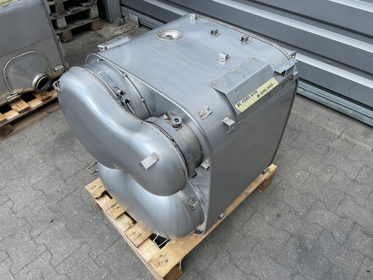 KATALIZATOR MAN TGX TGS EURO 6 DPF TŁUMIK WYDECH 81151036115 - Catalytic converter for Truck: picture 4 KATALIZATOR MAN TGX TGS EURO 6 DPF TŁUMIK WYDECH 81151036115 - Catalytic converter for Truck: picture 4