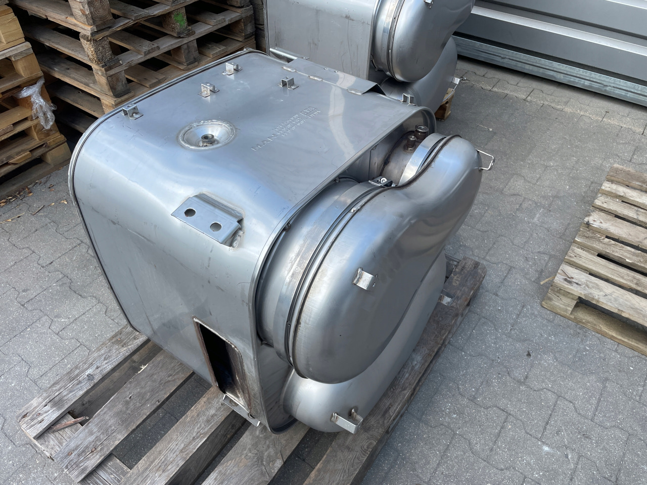 KATALIZATOR MAN TGX TGS EURO 6 DPF TŁUMIK WYDECH 81151036125 - Catalytic converter: picture 1 KATALIZATOR MAN TGX TGS EURO 6 DPF TŁUMIK WYDECH 81151036125 - Catalytic converter: picture 1