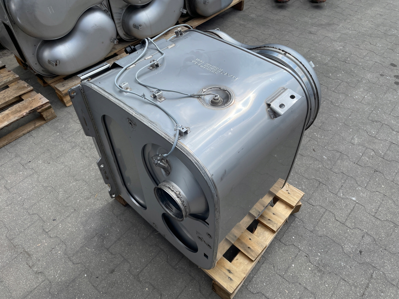 KATALIZATOR MAN TGX TGS EURO 6 DPF TŁUMIK WYDECH 81151036128 - Catalytic converter for Truck: picture 4 KATALIZATOR MAN TGX TGS EURO 6 DPF TŁUMIK WYDECH 81151036128 - Catalytic converter for Truck: picture 4