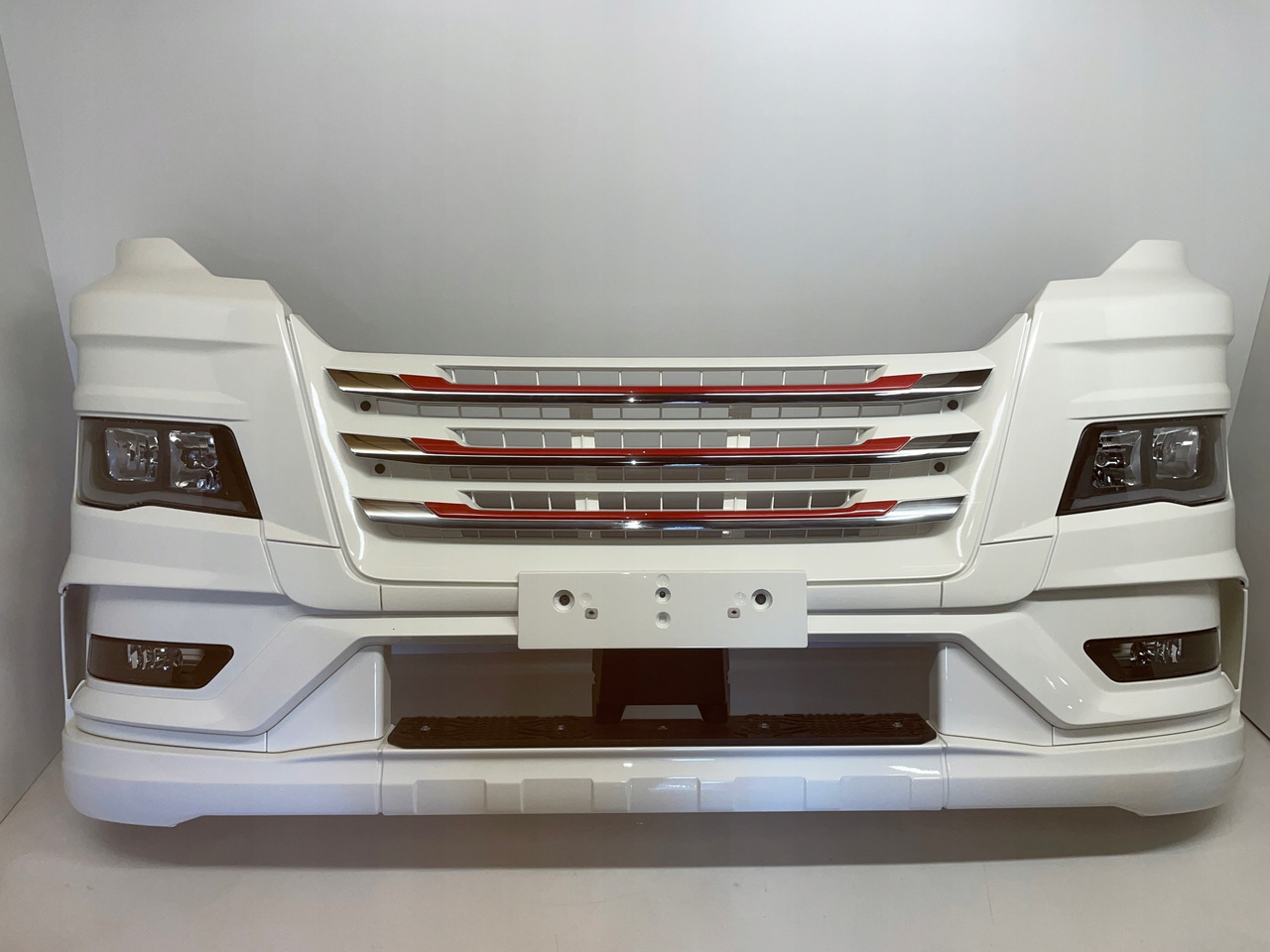 KOMPLETNY ZDERZAK MAN TG3 TGX3 TGX 3 ORYGINALNY KOLOR RAL 9010 - Bumper for Truck: picture 1 KOMPLETNY ZDERZAK MAN TG3 TGX3 TGX 3 ORYGINALNY KOLOR RAL 9010 - Bumper for Truck: picture 1