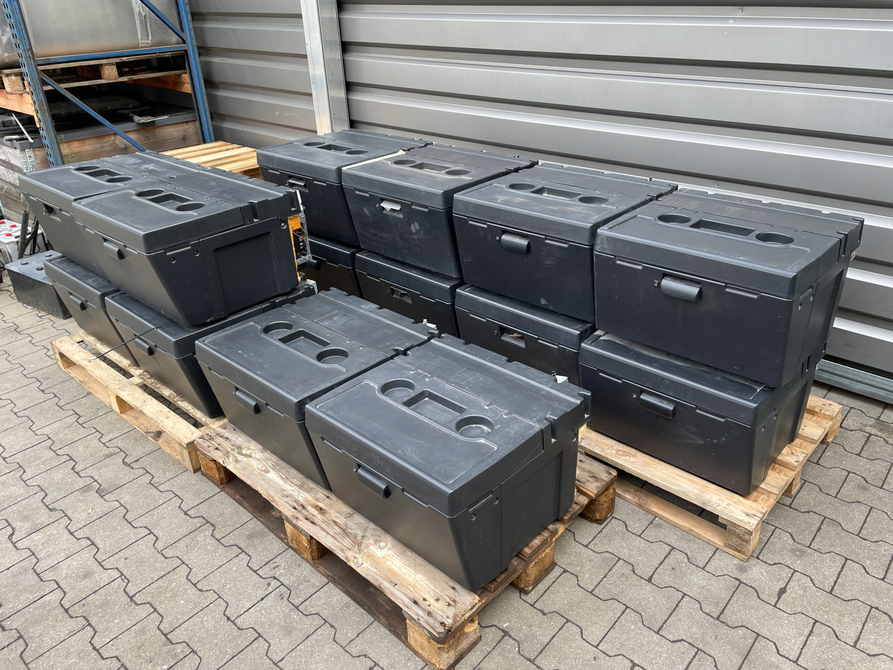 LODÓWKA IVECO HI-WAY HI WAY STRALIS - Cab and interior for Truck: picture 1 LODÓWKA IVECO HI-WAY HI WAY STRALIS - Cab and interior for Truck: picture 1