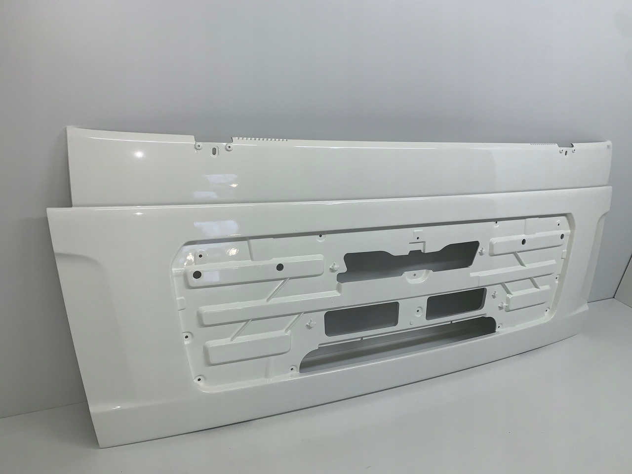 MASKA ATRAPA GRILL MAN TGL TGM NR 1812 - Hood for Truck: picture 3 MASKA ATRAPA GRILL MAN TGL TGM NR 1812 - Hood for Truck: picture 3