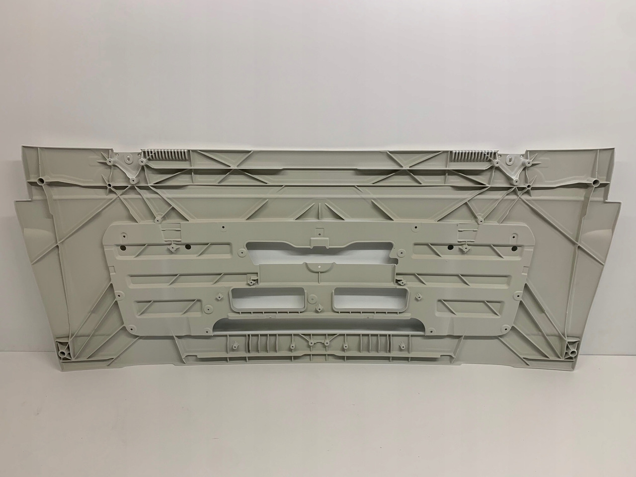 MASKA ATRAPA GRILL MAN TGL TGM NR 1812 - Hood for Truck: picture 4 MASKA ATRAPA GRILL MAN TGL TGM NR 1812 - Hood for Truck: picture 4