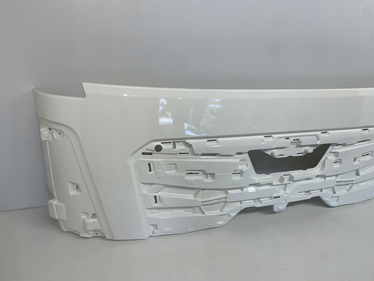 MASKA ATRAPA MAN TGL TGM TG3 TGS NOWY MODEL 2021 RAL 9010 - Hood for Truck: picture 2 MASKA ATRAPA MAN TGL TGM TG3 TGS NOWY MODEL 2021 RAL 9010 - Hood for Truck: picture 2