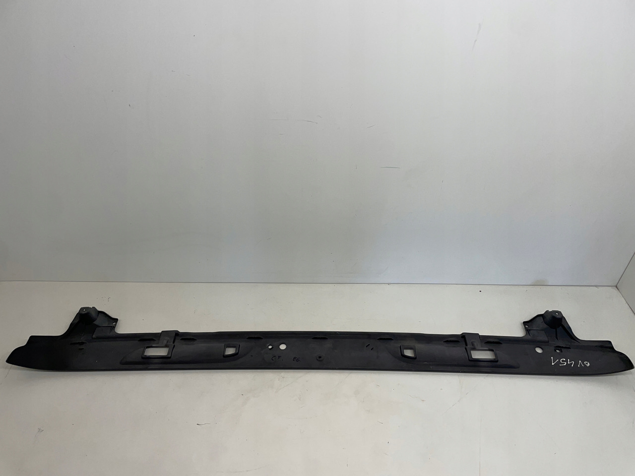 PODSZYBIE OSŁONA MASKOWNICA DAF CF 1980795 - Windscreen for Truck: picture 4 PODSZYBIE OSŁONA MASKOWNICA DAF CF 1980795 - Windscreen for Truck: picture 4