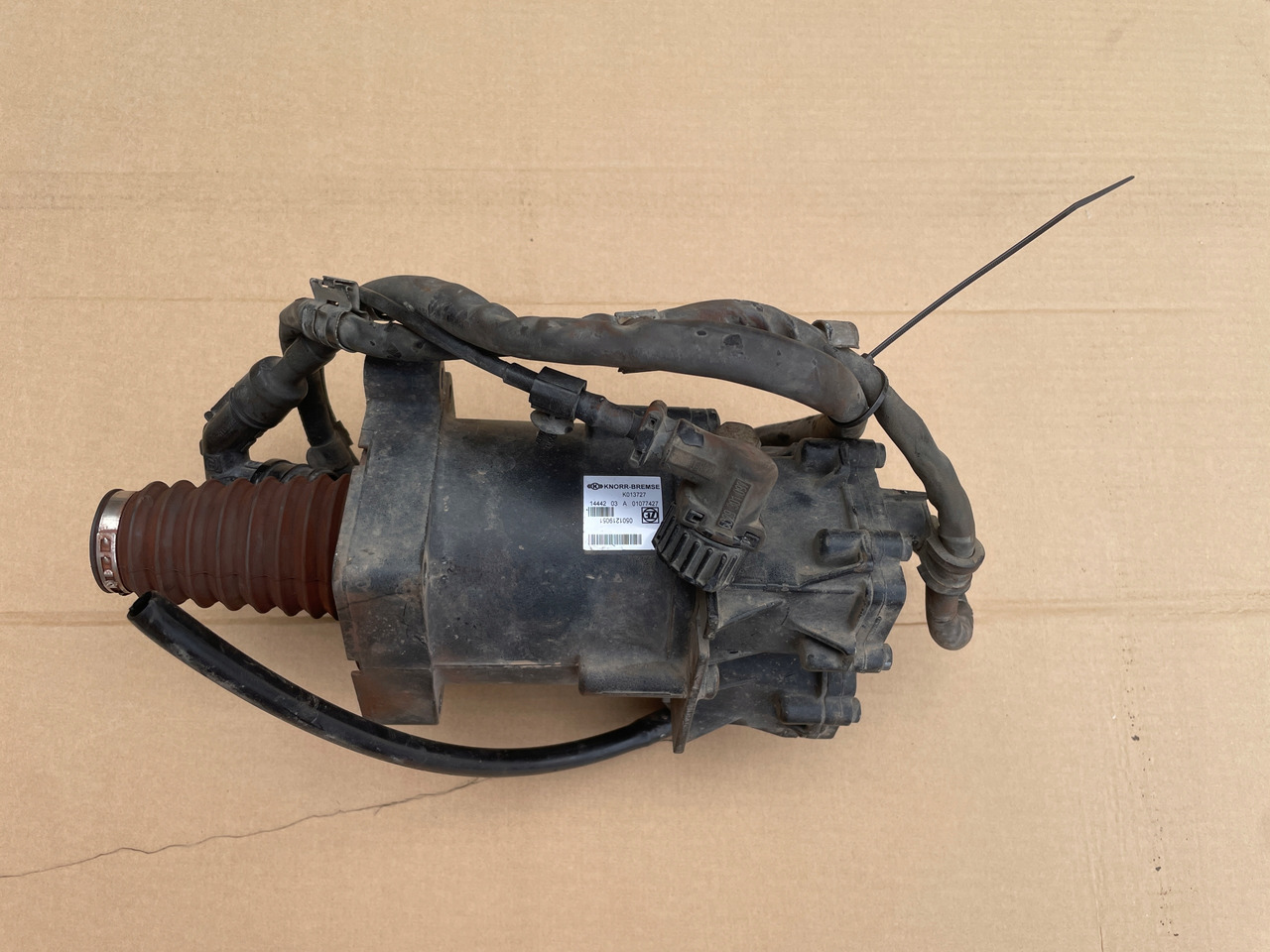 WYSPRZĘGLIK SKRZYNI MAN TGX TGS TGA AUTOMAT K013727 - Clutch cylinder for Truck: picture 1 WYSPRZĘGLIK SKRZYNI MAN TGX TGS TGA AUTOMAT K013727 - Clutch cylinder for Truck: picture 1