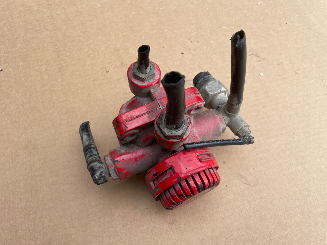 ZAWÓR HAMULCA RĘCZNEGO WABCO MAN TGX TGA TGS 81521166075 - Brake valve for Truck: picture 1 ZAWÓR HAMULCA RĘCZNEGO WABCO MAN TGX TGA TGS 81521166075 - Brake valve for Truck: picture 1