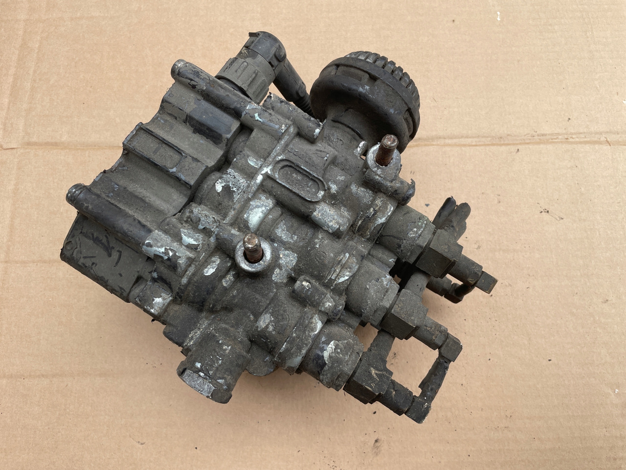 ZAWÓR PODUSZEK ECAS MAN TGA TGX TGS 4729000570 - Air suspension for Truck: picture 1 ZAWÓR PODUSZEK ECAS MAN TGA TGX TGS 4729000570 - Air suspension for Truck: picture 1