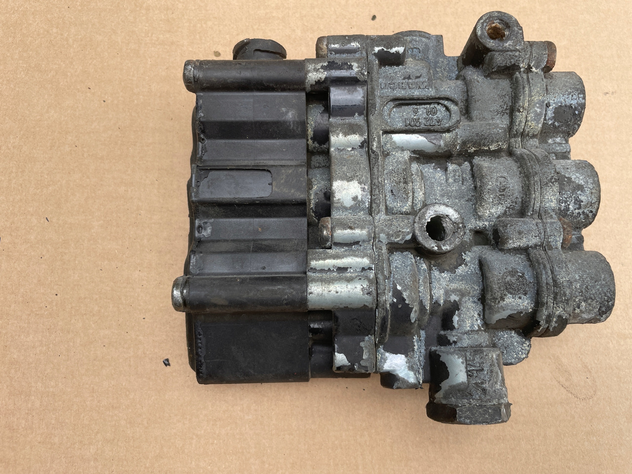 ZAWÓR PODUSZEK MERCEDES ACTROS MP 4 MP4 A0013270725 - Brake valve for Truck: picture 1 ZAWÓR PODUSZEK MERCEDES ACTROS MP 4 MP4 A0013270725 - Brake valve for Truck: picture 1